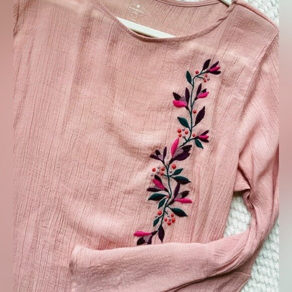 St. Johns Bay Pink Embroidered Bell Sleeve Blouse Petite L Rayon/Polyester - Picture 6 of 8